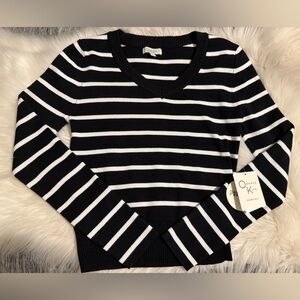 New women’s Large sweater